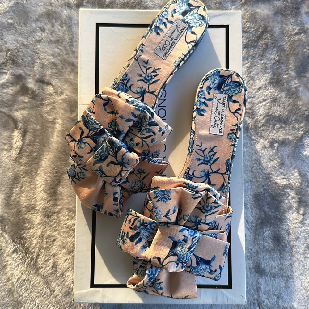 Tabitha Simmons Camilla Lt Pink Celeste Silk Rose Sandals Brand New Size 7.5